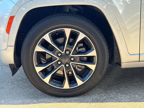 Certified 2023 Jeep Grand Cherokee L Overland image 10