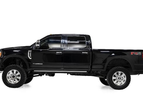 Used 2018 Ford F250 Platinum w/ Platinum Ultimate Package AWD/4WD image 4