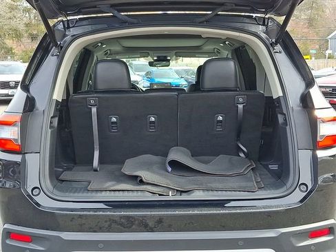 Used 2025 Honda Pilot Elite image 32