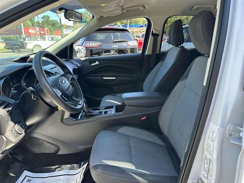 Used 2018 Ford Escape SE image 9