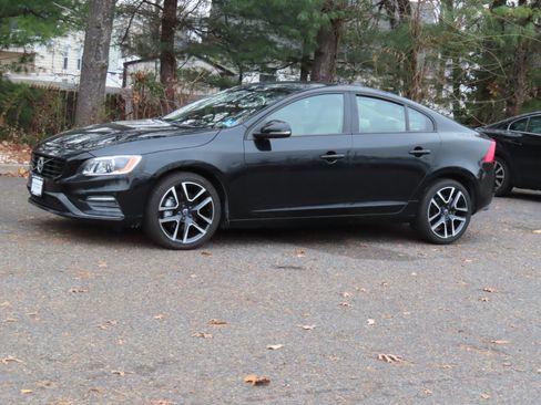 Used 2018 Volvo S60 T5 Dynamic w/ Vision Package image 2