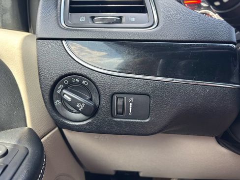 Used 2017 Dodge Grand Caravan SXT FWD image 37