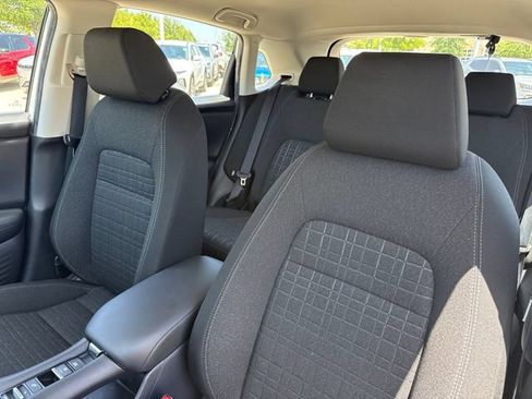 Used 2025 Honda HR-V LX image 10