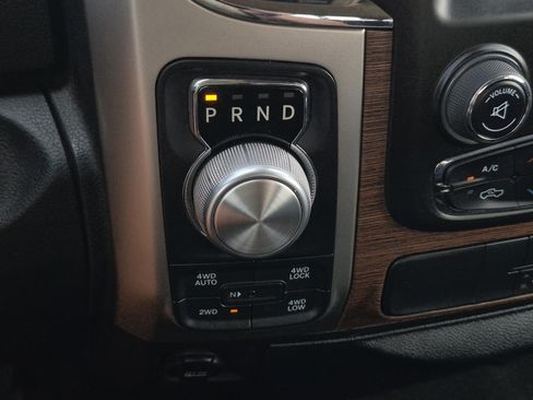 Used 2018 RAM 1500 Laramie w/ Convenience Group AWD/4WD image 25