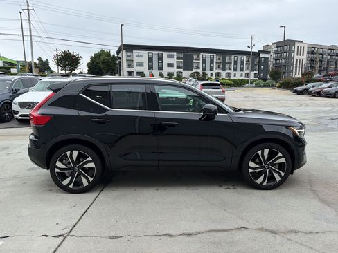 Used 2023 Volvo XC40 B4 Ultimate w/ Protection Package Premier FWD image 8