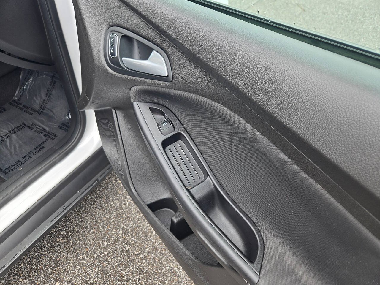 Used 2016 Ford Focus SE w/ Reverse Sensing Package FWD image 17