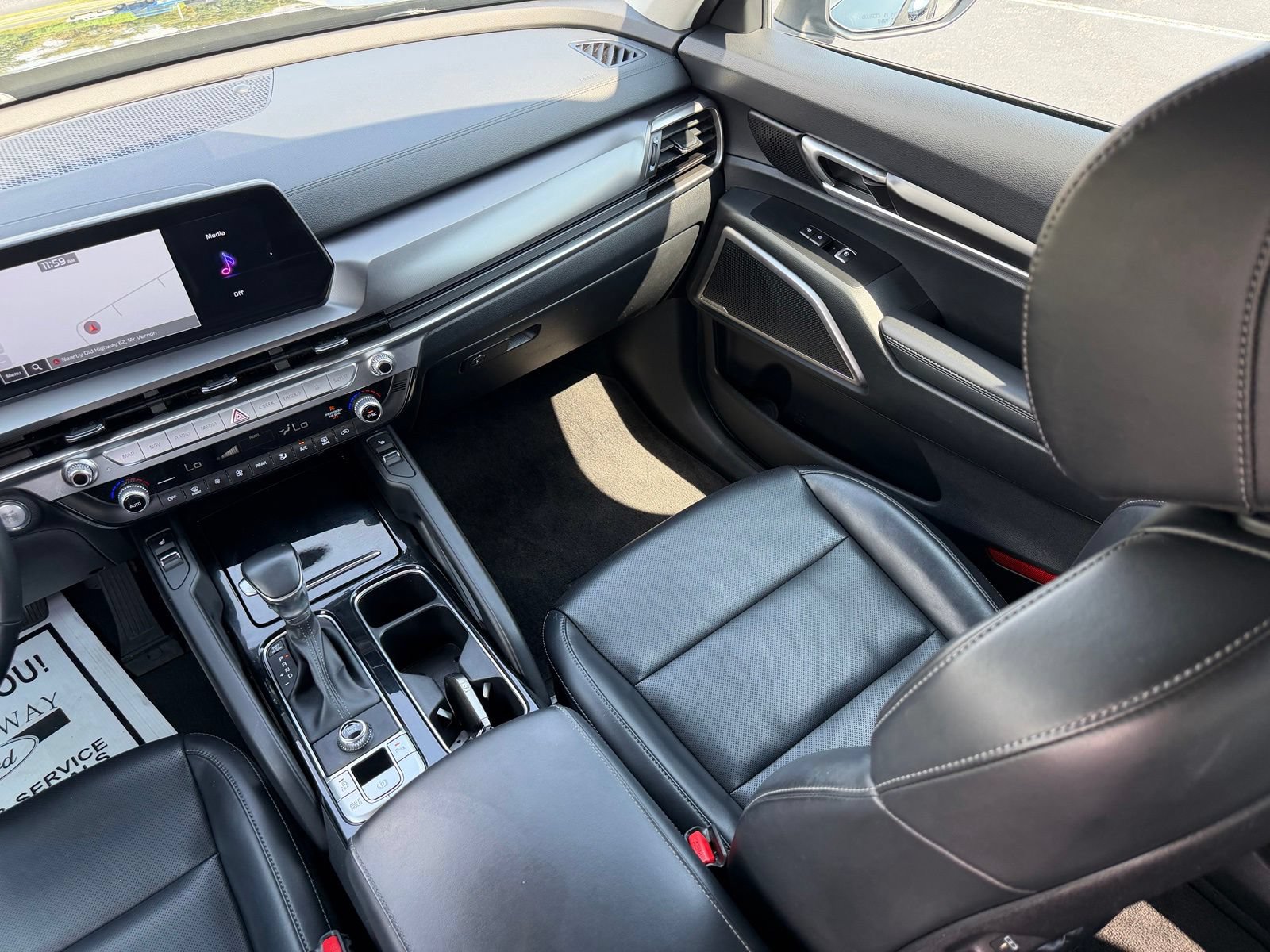 Used 2025 Kia Telluride S FWD image 17
