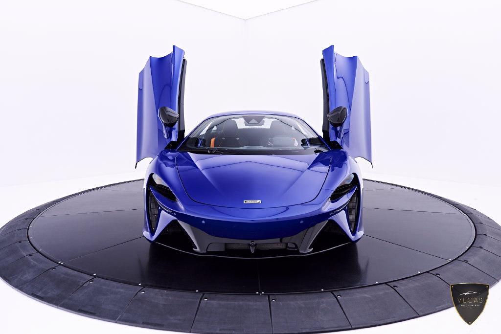 Used 2025 McLaren Artura RWD image 29