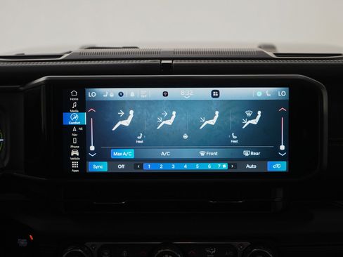 Used 2024 Jeep Wrangler Unlimited Sahara w/ Technology Group AWD/4WD image 15