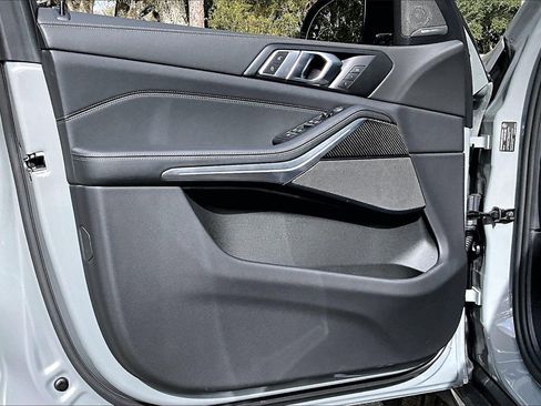 Used 2025 BMW X5 xDrive40i w/ M Sport Package image 17