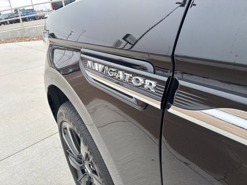 Used 2023 Lincoln Navigator Reserve image 12