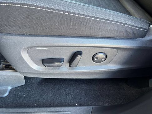 Used 2025 Nissan Pathfinder SV FWD image 21