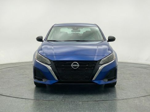 Used 2025 Nissan Altima 2.5 SV image 2