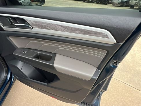 Used 2023 Volkswagen Atlas Cross Sport SE image 19