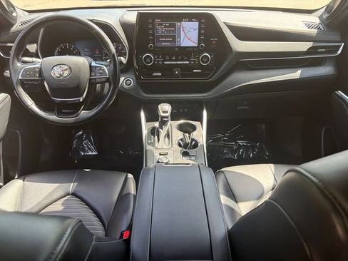 Used 2021 Toyota Highlander XSE AWD/4WD image 22