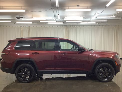 Used 2023 Jeep Grand Cherokee L Laredo AWD/4WD image 5