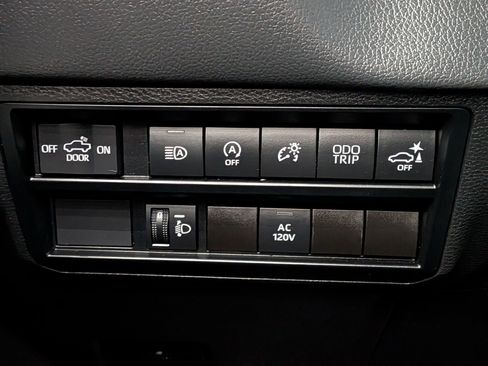 Used 2023 Toyota Tundra Limited image 18