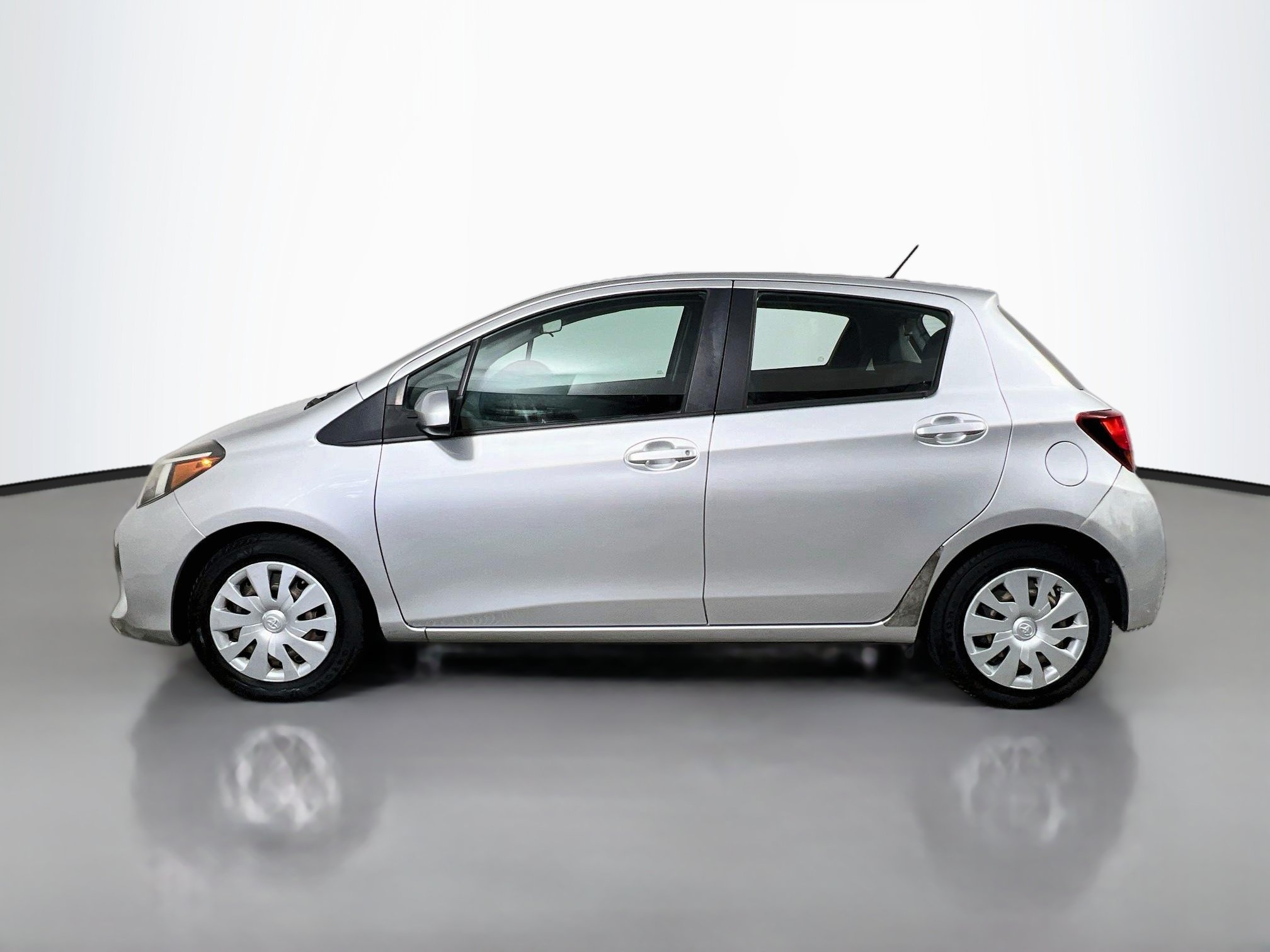 Used 2017 Toyota Yaris L FWD image 9