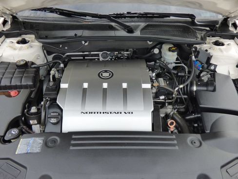 Used 2011 Cadillac DTS Luxury FWD image 10