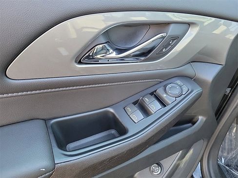 Used 2023 Chevrolet Traverse LT image 20