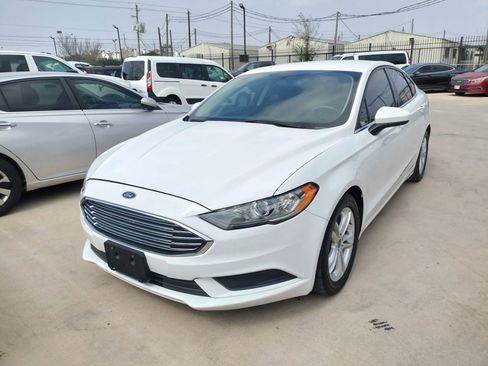 Used 2018 Ford Fusion SE w/ Fusion SE Technology Package image 1