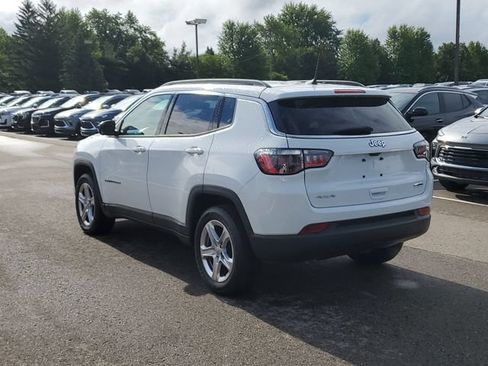 Used 2023 Jeep Compass Latitude w/ Convenience Group AWD/4WD image 5
