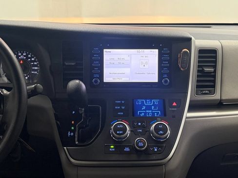 Used 2020 Toyota Sienna LE FWD image 25