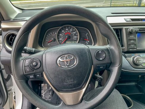 Used 2013 Toyota RAV4 XLE AWD/4WD image 13