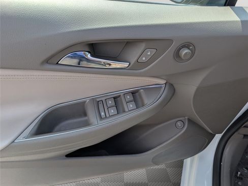 Used 2017 Chevrolet Cruze Premier FWD image 19