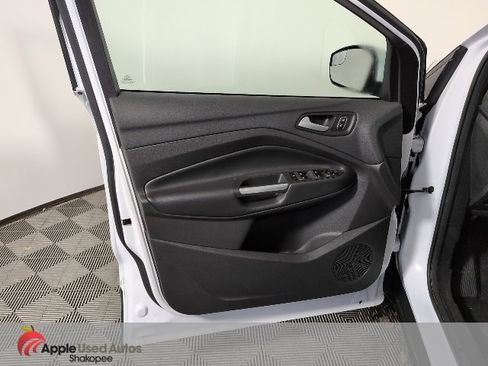 Used 2018 Ford Escape SE image 11