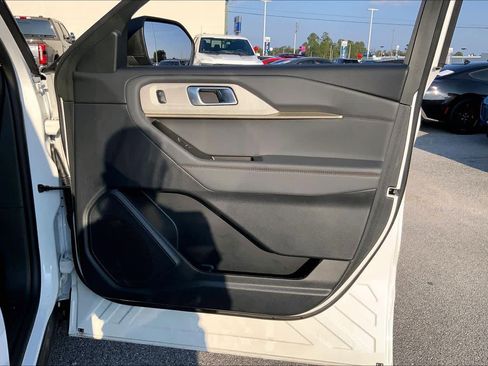 Certified 2025 Ford Explorer Active image 23