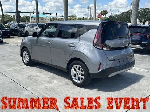 Used 2025 Kia Soul LX w/ LX Technology Package FWD image 10