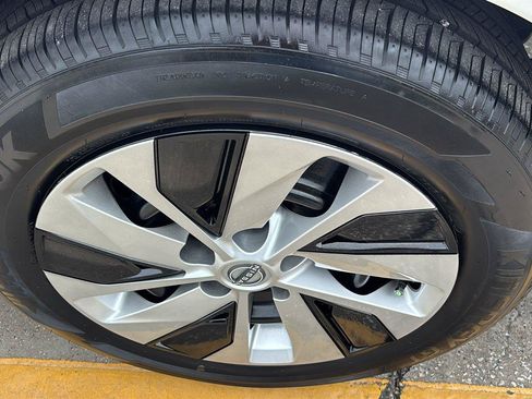 Used 2025 Nissan Altima 2.5 S FWD image 12