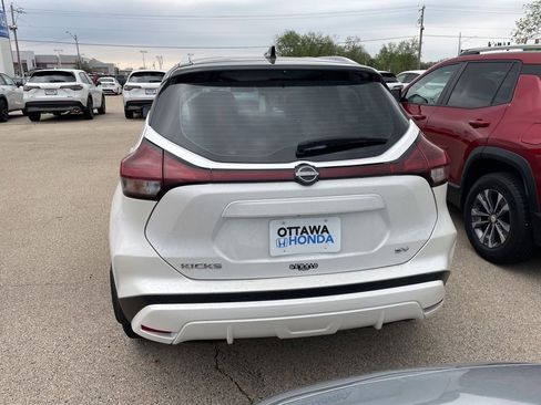 Used 2023 Nissan Kicks SV FWD image 3