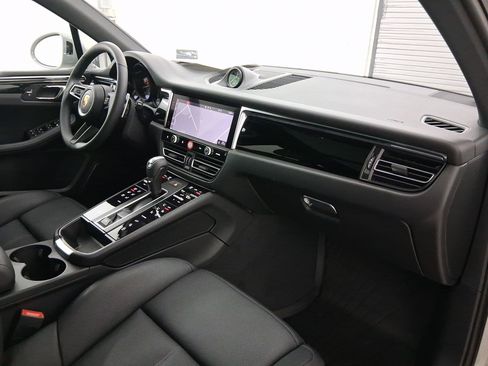 New 2026 Porsche Macan image 37