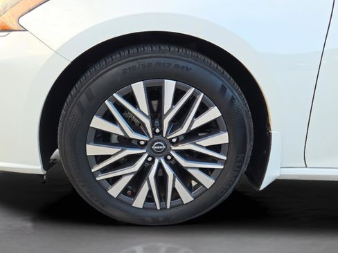 Certified 2024 Nissan Altima 2.5 SV w/ SV Premium Package image 9