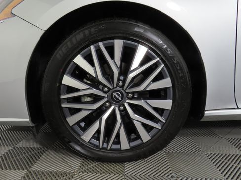 Used 2023 Nissan Altima 2.5 SV image 39