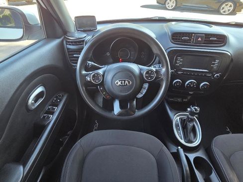 Used 2018 Kia Soul FWD image 17