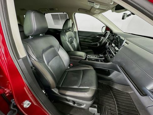 Used 2023 Nissan Pathfinder SL AWD/4WD image 38