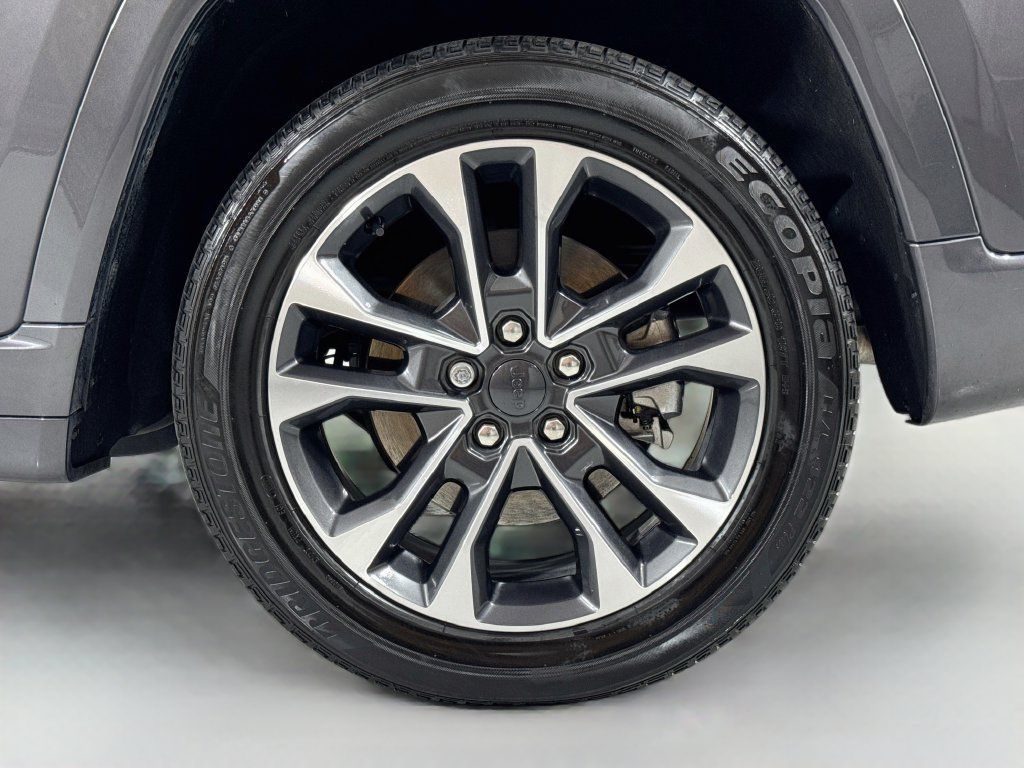 Used 2023 Jeep Grand Cherokee Overland w/ Advanced Protech Group III AWD/4WD image 10