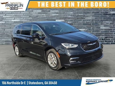 Used 2025 Chrysler Pacifica Select FWD image 8