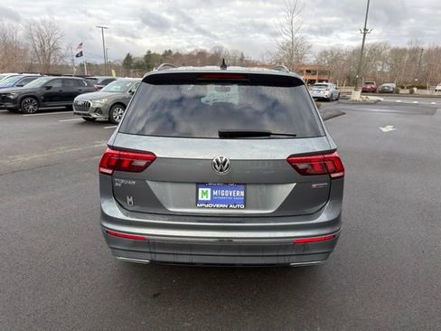Used 2021 Volkswagen Tiguan SE w/ Panoramic Sunroof Package image 7