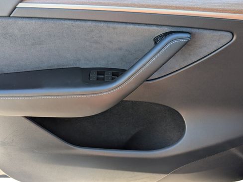 Used 2024 Tesla Model Y 2WD image 34