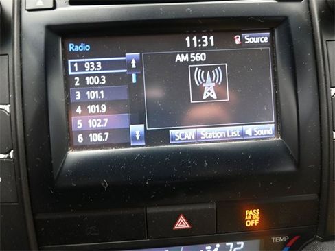 Used 2015 Toyota Camry LE image 4