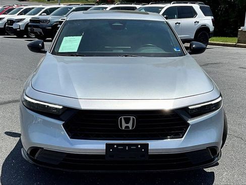 Used 2025 Honda Accord Sport image 2