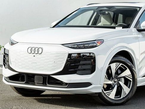 New 2025 Audi Q6 e-tron Premium Plus AWD/4WD image 2
