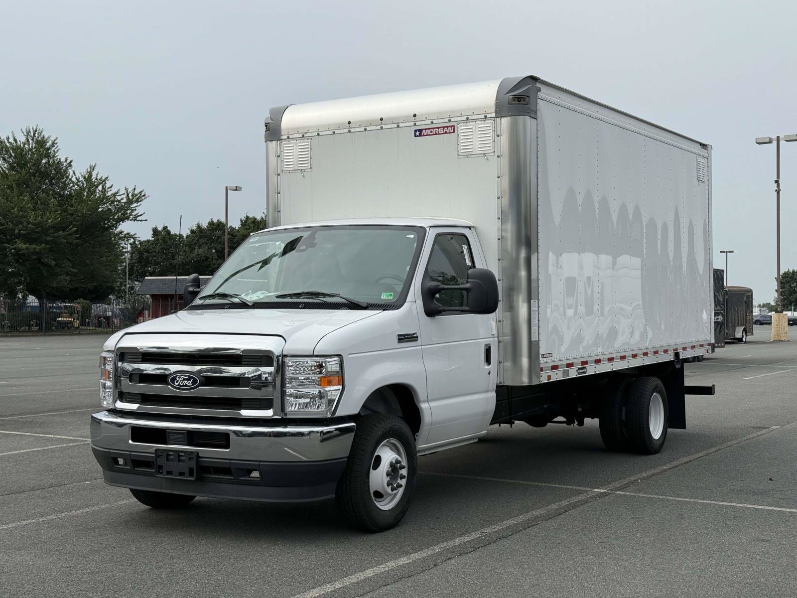New 2026 Ford E-450 and Econoline 450 Super Duty w/ Driver's Safety Package RWD image 5