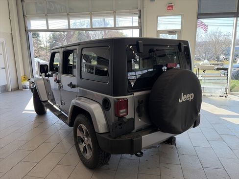 Used 2017 Jeep Wrangler Unlimited Sahara image 6