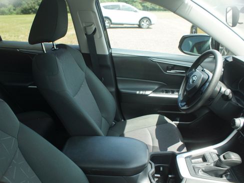 Used 2024 Toyota RAV4 XLE FWD image 5