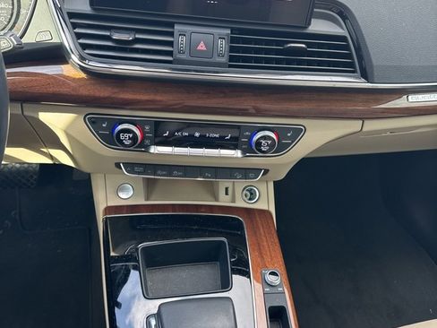 Used 2023 Audi Q5 2.0T Premium w/ Convenience Package image 11